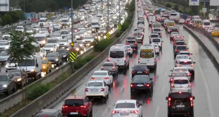 Bayram süresince bazı güzergâhlarda ağır vasıta trafiğine geçici kısıtlama