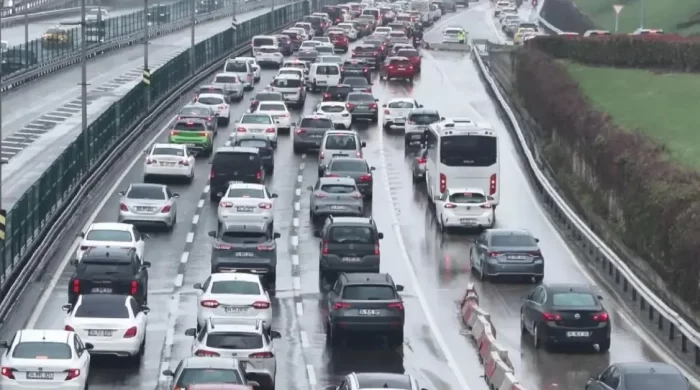 Bayramın 2. günü İstanbul trafiği kilitlendi