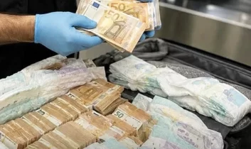 Bebek bezlerinin içinden 381 bin avro çıktı