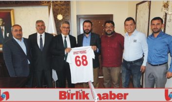 Aksaray Belediyespor Yönetim Kurulu Vali Pekmez’i ziyaret etti