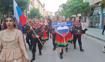 Beypazarı’nda renkli başlangıç: 2. Uluslararası Halk Dansları ve Müzik Festivali kortejle başladı
