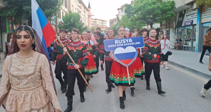 Beypazarı’nda renkli başlangıç: 2. Uluslararası Halk Dansları ve Müzik Festivali kortejle başladı
