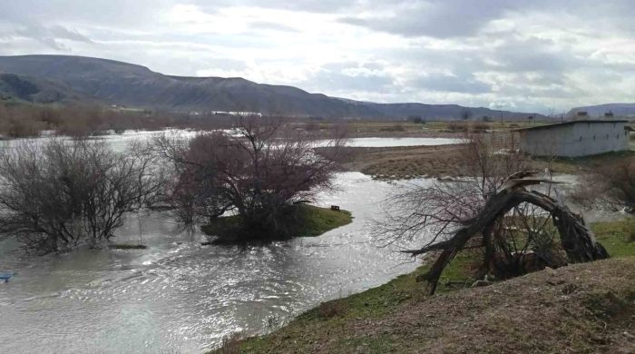 Beypazarı’nda sağanak yağmur sonrası ekili araziler sular altında kaldı