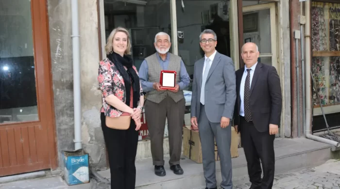 Beypazarı’nda geleneksel meslek ustalarına vefa plaketi