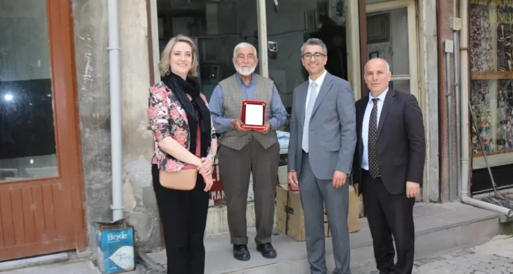 Beypazarı’nda geleneksel meslek ustalarına vefa plaketi