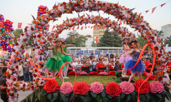 27. Eşme Turistik Kilim Kültür ve Sanat Festivali büyük bir coşkuyla başladı!