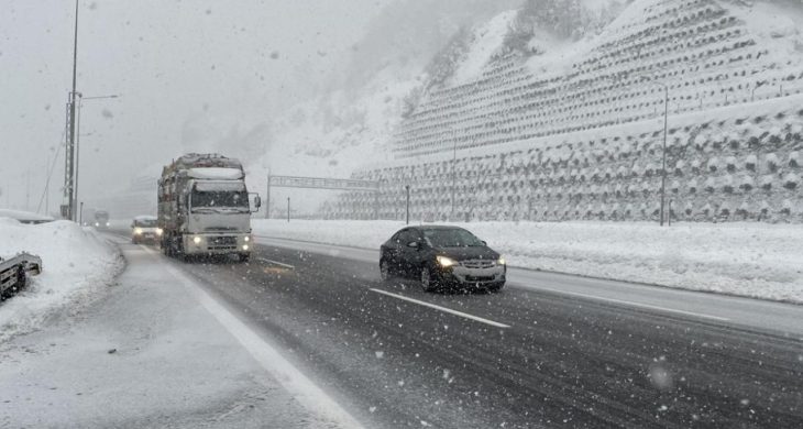 Bolu Dağı geçişinde kar etkili oluyor