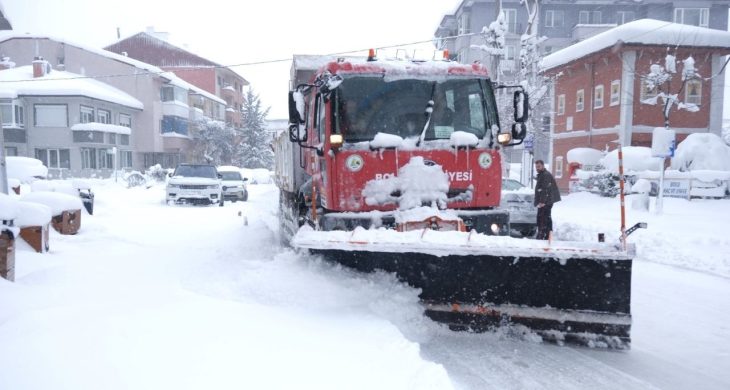 Bolu’da yoğun kar yağışı: 227 köy yolu ulaşıma kapandı