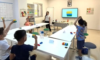 Bornova Belediyesi’nden eğlenerek öğrenme projeleri