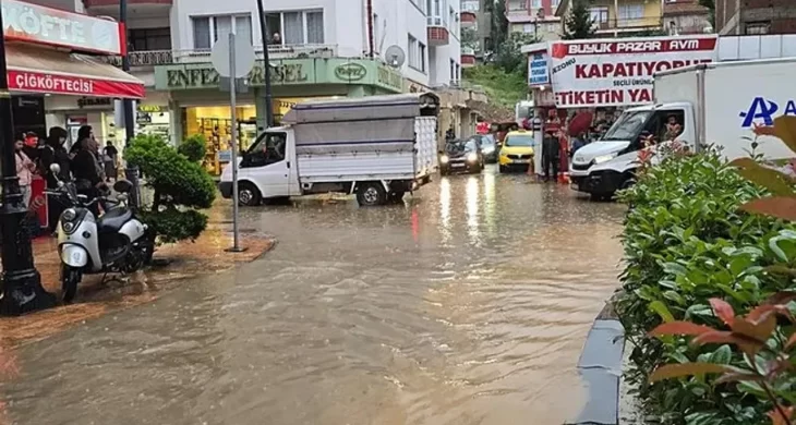 Giresun’un Bulancak ilçesinde aşırı yağış hayatı olumsuz etkiledi