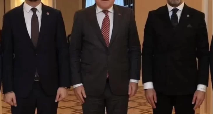 Burdur’da köylere büyük yatırım: 30 köye modern halı saha