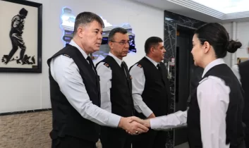 Bursa İl Jandarma Komutalı Tümgeneral İdris Tataroğlu personelle bayramlaştı