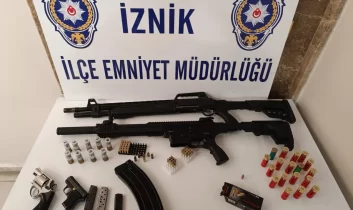 Bursa’da 10 adrese eş zamanlı baskın, silah ve mühimmat ele geçirildi