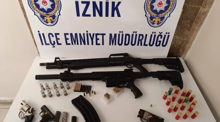 Bursa’da 10 adrese eş zamanlı baskın, silah ve mühimmat ele geçirildi