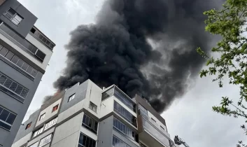 Bursa’da 8 katlı apartmanda yangın