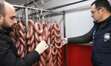 Bursa’da denetim: 700 kilogram sucuk imha edildi