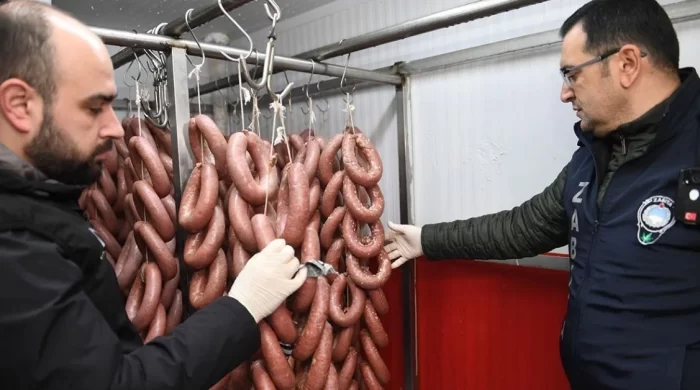 Bursa’da denetim: 700 kilogram sucuk imha edildi