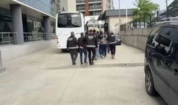 Bursa’da iş insanlarına zorla çek imzalattığı öne sürülen suç örgütüne operasyon