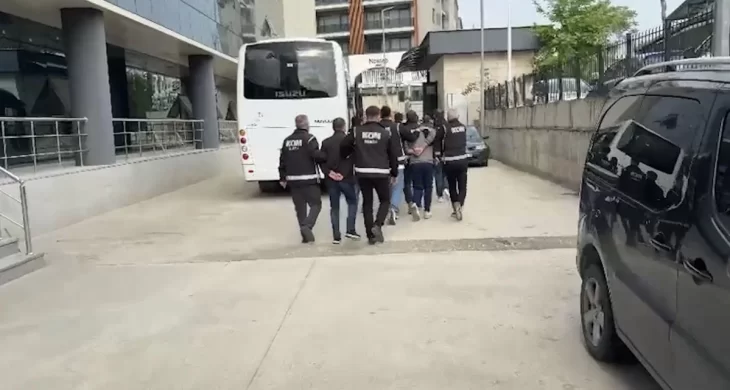 Bursa’da iş insanlarına zorla çek imzalattığı öne sürülen suç örgütüne operasyon
