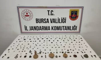 Bursa’da tarihi eser operasyonu: 202 sikke ve obje ele geçirildi