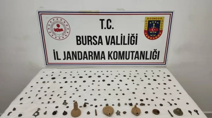 Bursa’da tarihi eser operasyonu: 202 sikke ve obje ele geçirildi