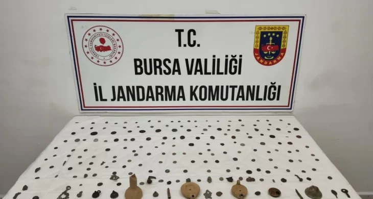 Bursa’da tarihi eser operasyonu: 202 sikke ve obje ele geçirildi