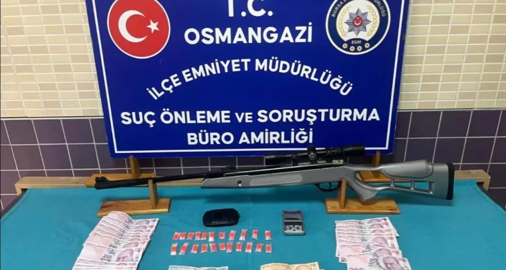 Bursa’da uyuşturucu operasyonu: 3 gözaltı, aranan 2 hükümlü yakalandı