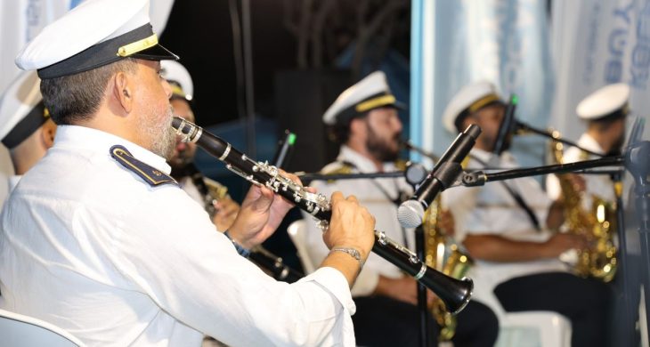 Başiskele sahilinde müzikli ve renkli bir akşam yaşandı