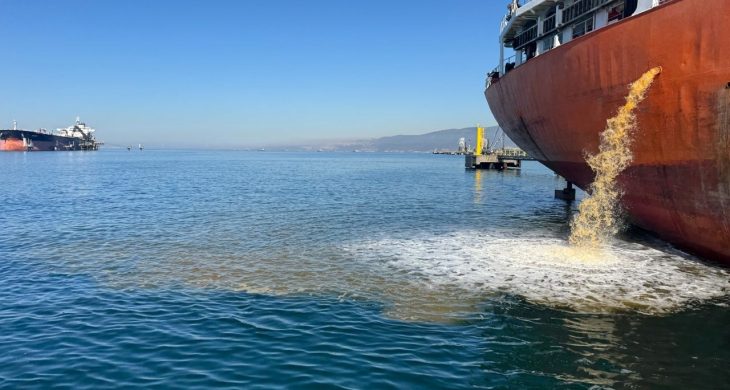 Denizi kirleten gemi, Kocaeli Büyükşehir ekipleri tarafından tespit edildi