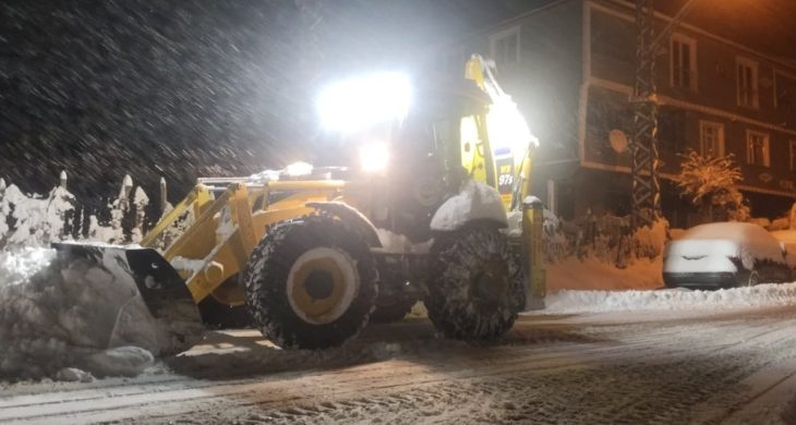 Bir günde 457 mahalle yolu ulaşıma açıldı