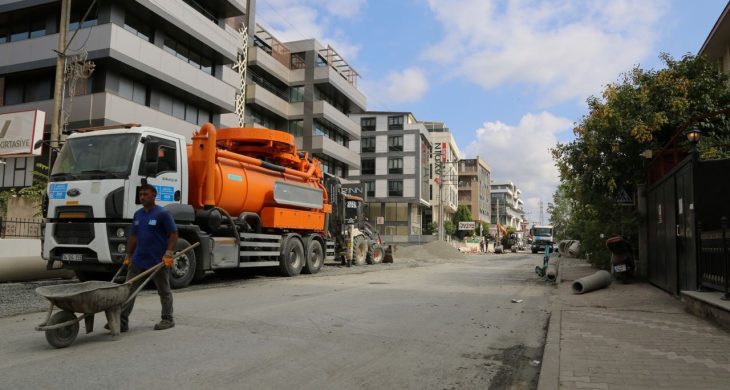 İSU, yaz döneminde Yahyakaptan’da altyapı seferberliği başlattı; Büyükşehir’den Yahyakaptan için kalıcı çözüm