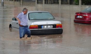 Aksaray’ı Sel Vurdu