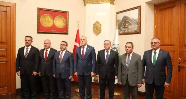 Çalışma ve Sosyal Güvenlik Bakanı Vedat Işıkhan Kars’ta