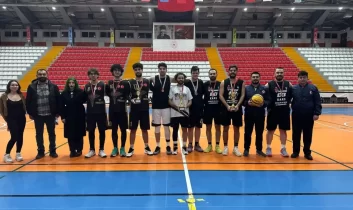 Çanakkale ruhu sahaya taşındı: 3×3 basketbol turnuvası ilgi gördü