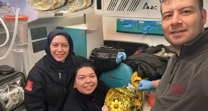 Çanakkale’de nefes kesen anlar: 112 ekibi ambulansta doğum yaptırdı