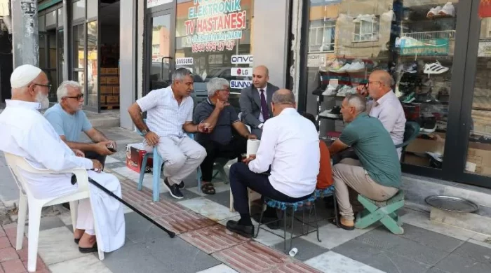 Ceylanpınar Kaymakamı Mehmet Çağatay Çakal, esnafın kahvaltı sofrasında vatandaşlarla buluştu