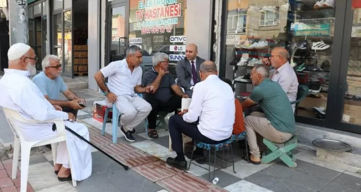 Ceylanpınar Kaymakamı Mehmet Çağatay Çakal, esnafın kahvaltı sofrasında vatandaşlarla buluştu