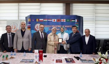 AK Parti Genel Başkan Yardımcısı Belgin Uygur, ASİAD’ı ziyaret etti