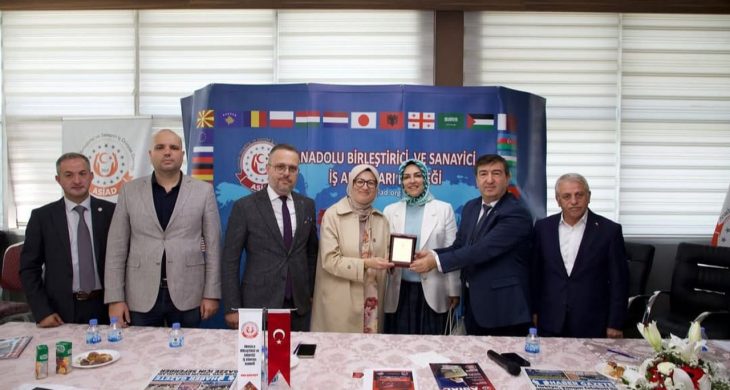 AK Parti Genel Başkan Yardımcısı Belgin Uygur, ASİAD’ı ziyaret etti