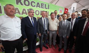 Başkan Büyükakın: “Çiftçinin çabasıyla Büyükşehir’in çabası birleşince bereket ortaya çıkıyor”