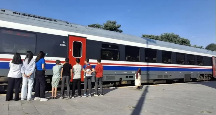 Çocuklar Kars-Akyaka Treniyle Doğayla Buluştu