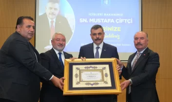 Çorum’dan İçişleri Bakanı Çiftçi’ye Fahri Hemşerilik Beratı takdim edildi