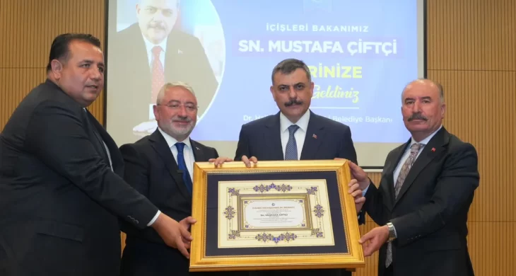 Çorum’dan İçişleri Bakanı Çiftçi’ye Fahri Hemşerilik Beratı takdim edildi