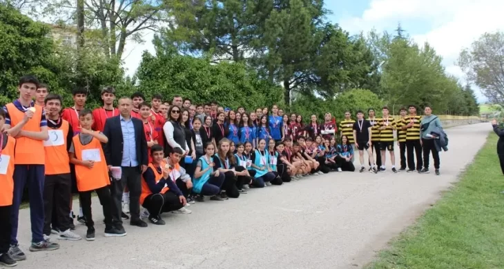 Çubuk’ta okul sporları kros yarışmaları heyecanı yaşandı