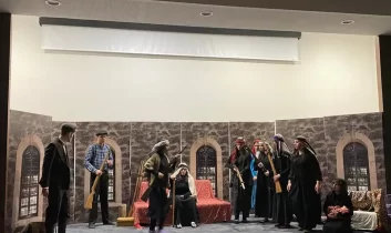 Çubuk’ta tiyatro heyecanı: Gençlerden ilk sahne performansı