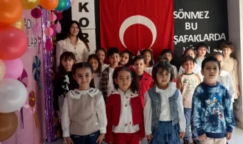 Çukurova’da miniklerden İstiklal Marşı’na anlamlı anma