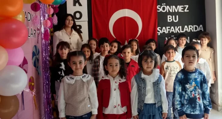 Çukurova’da miniklerden İstiklal Marşı’na anlamlı anma