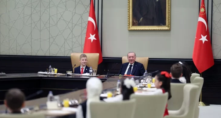 Cumhurbaşkanı Erdoğan’ın çocuklarla buluşmasında duygusal anlar