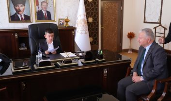 Aksaray Valisi Murat Duru, 23 Nisan’da Koltuğunu Çocuklara Devretti