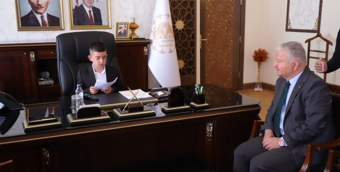 Aksaray Valisi Murat Duru, 23 Nisan’da Koltuğunu Çocuklara Devretti